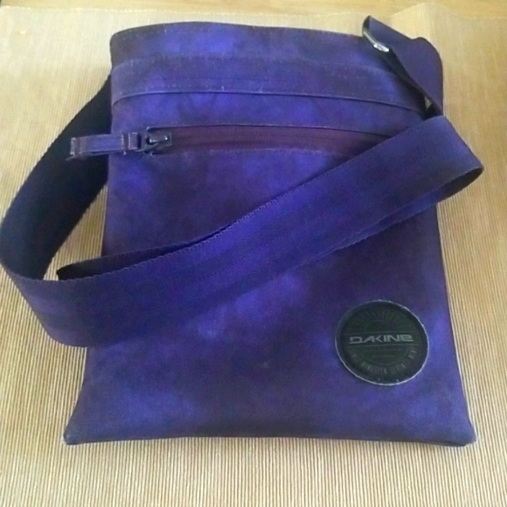 Dakine crossbody